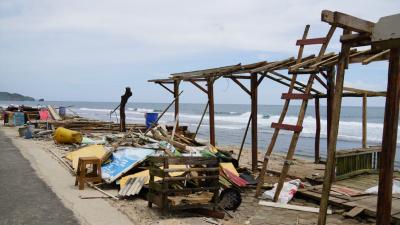 Di Tinjau Bupati, Bibir Pantai Sepanjang Kini Bersih, 109 Pedagang Dukung Penataan Kawasan Pantai Sepanjang